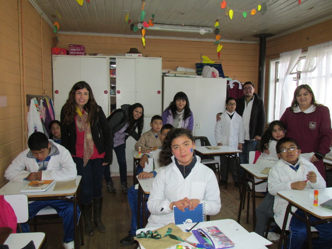 Alumnas de Ingeniería Estadística visitan escuela de Talcahuano