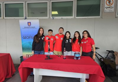 Estudiantes de Geofísica participaron en Feria GeoCientífica en conmemoración del Día de la Tierra 2024