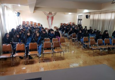 Monitoras CFM motivaron a estudiantes de establecimientos de Linares en actividades de difusión